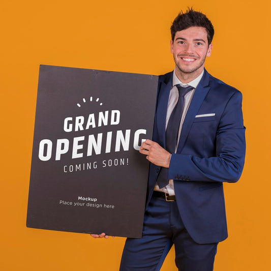 Free Happy Man Holding A Placard Concept Mock-Up Psd