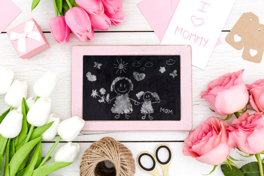 Free Happy Mother'S Day With Blackboard Drawing And Flowers Psd