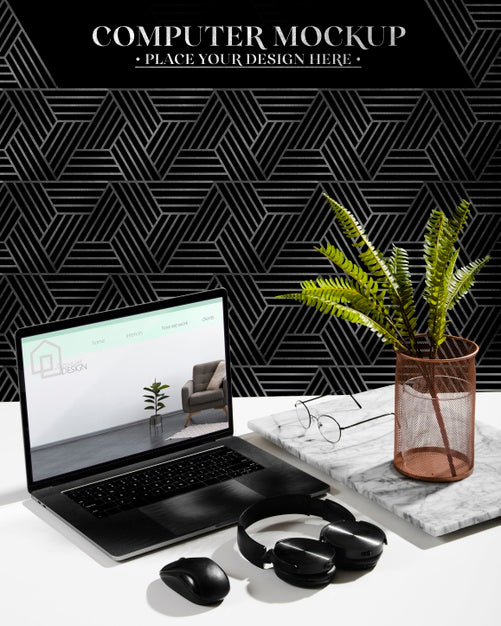 Free High Angle Of Desk With Headphones And Laptop Psd
