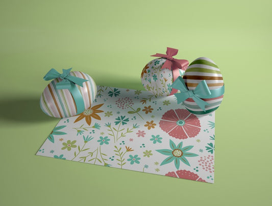 Free High Angle Painted Eggs On Table Psd