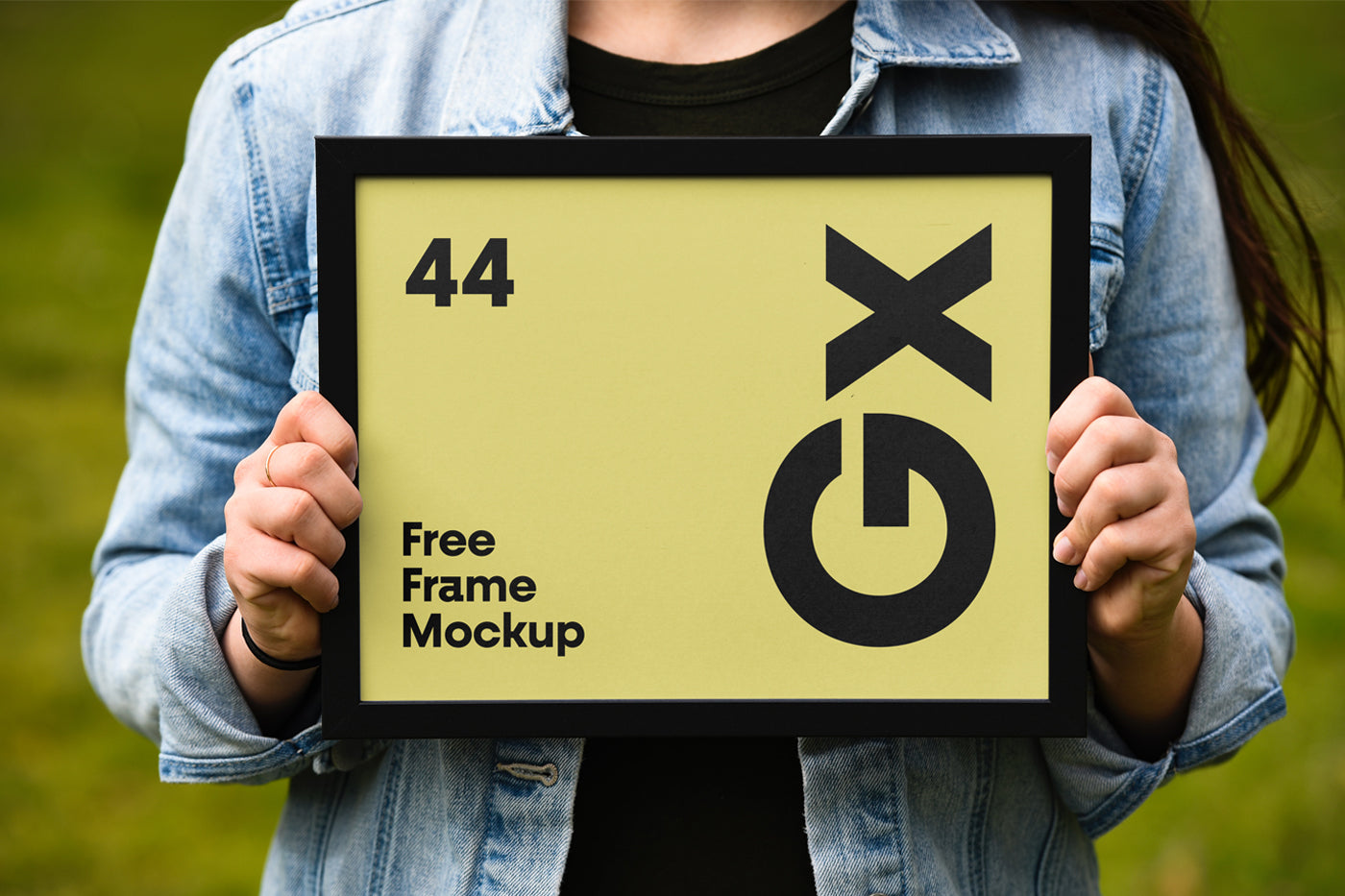 Free Horizontal Frame Psd Mockup