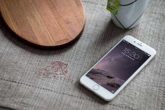 Free iPhone 6 on Home Table MockUp