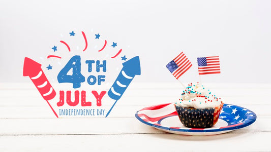 Free Independence Day Mockup With Cupcake Psd