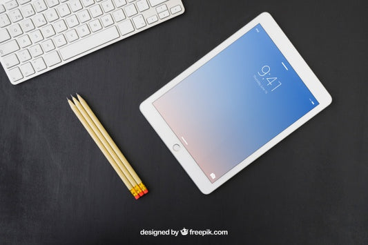 Free Keyboard, Pencils And Tablet Psd