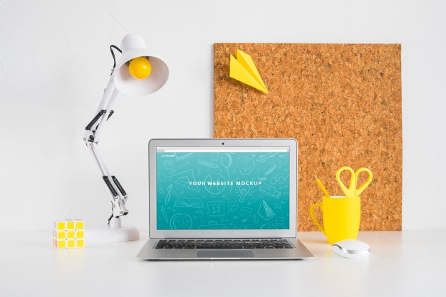Free Laptop Mockup For Website Presentation With Back To School Concept Psd