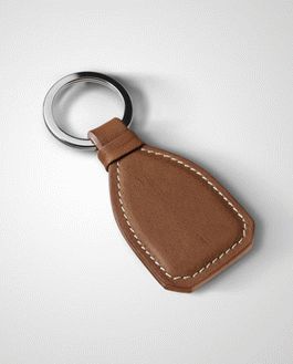 Free Leather Keychain Mockup Psd