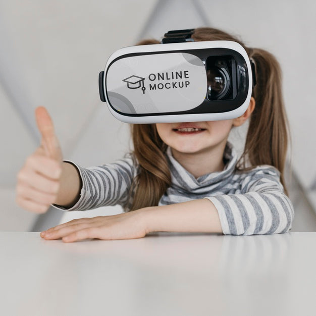 Free Little Girl With Virtual Reality Headset Showing Ok Sign Psd