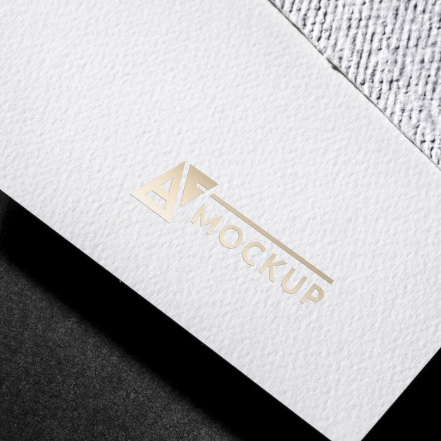 Free Luxury Font Business Card Mock-Up Psd