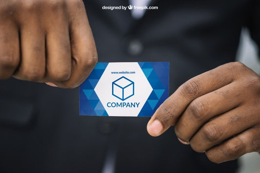 Free Man In Suit Holding Business Card Mockup Psd