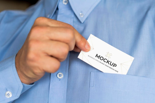 Free Man Putting Business Card Mock-Up In His Pocket Psd