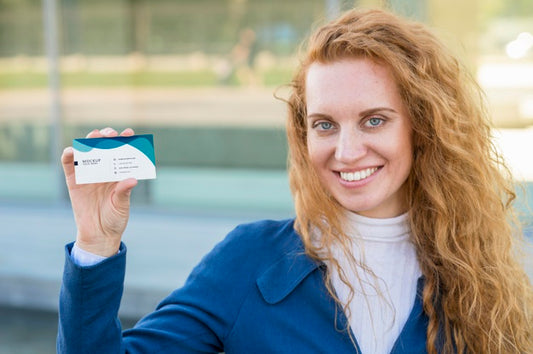 Free Medium Shot Woman Holding Business Card Psd