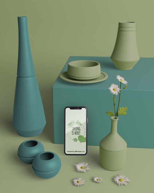 Free Mock-Up 3D Vases With Mobile On Table Psd