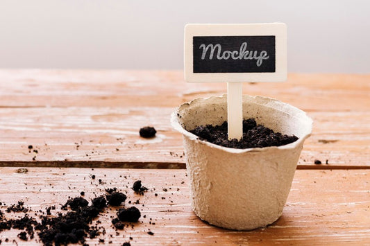 Free Mock-Up And Pot Filled With Soil Psd