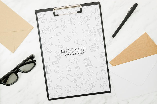 Free Mock-Up Paper On Black Clipboard Psd