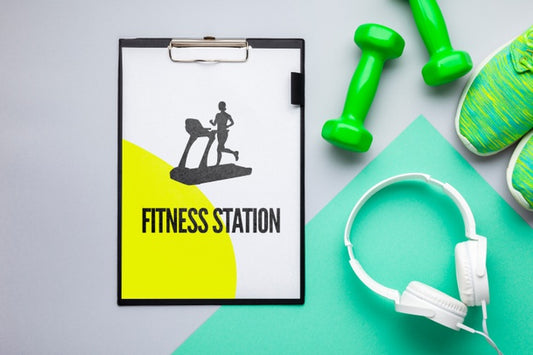 Free Mock-Up With Fitness Equipment And Headphones Psd