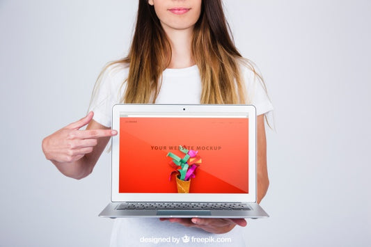 Free Mockup Concept Of Woman Presenting Laptop Psd