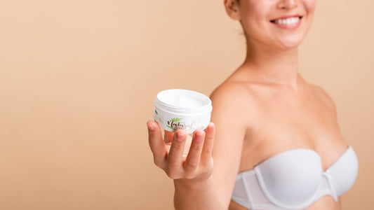 Free Model Holding A Skin Lotion Mock-Up Psd