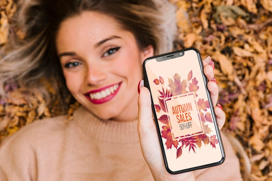 Free Model Showing Her Phone And Smiling Psd