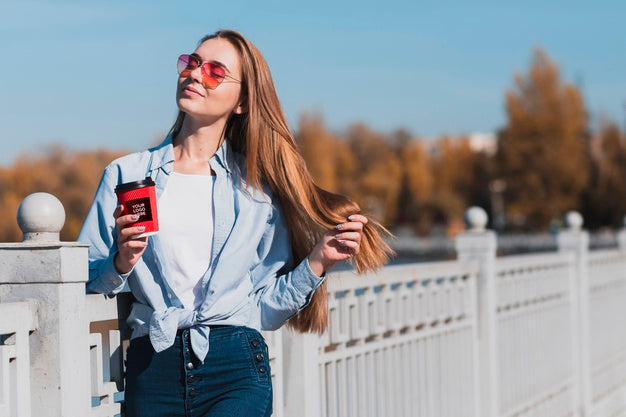 Free Modern Blonde Girl Holding A Cup Of Coffee Mock-Up Psd