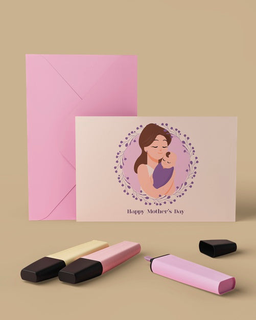 Free Mother'S Day Card And Envelope With Mock-Up Concept Psd