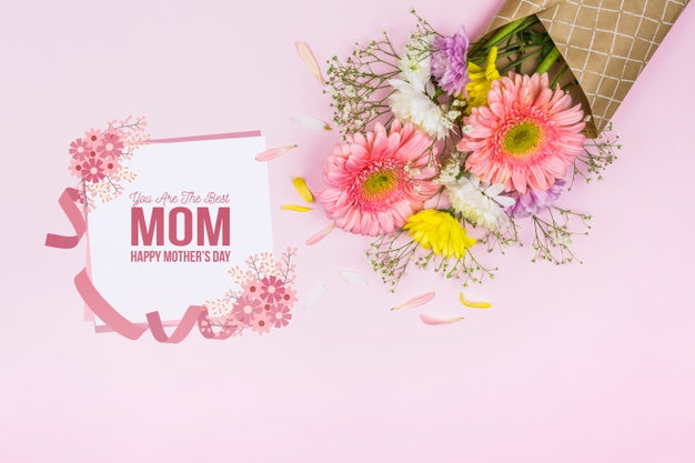 Free Mothers Day Card Mockup With Flowers Psd