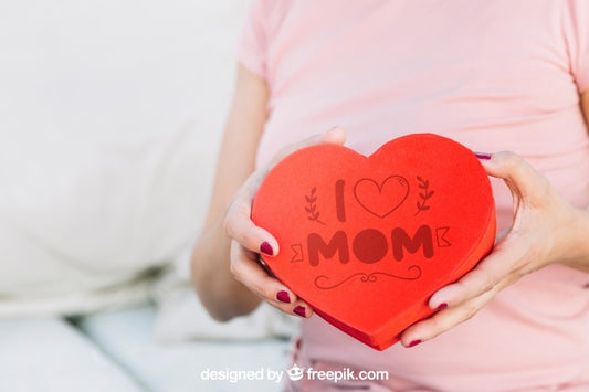 Free Mothers Day Mockup With Woman Holding Heart Psd