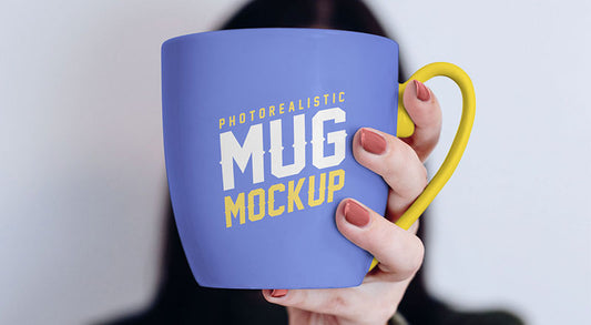 Free Mug In Female Hand Mockup Psd