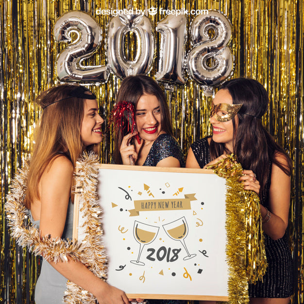 Free New Year Mockup With Three Girls Holding Whiteboard Psd