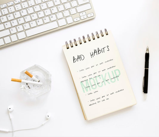 Free Notebook With Bad Habit List On Desk Psd