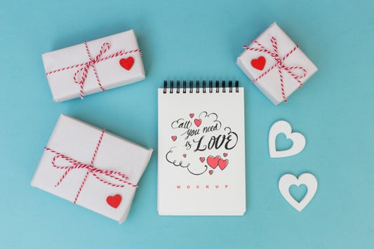 Free Notepad Mockup Next To Gift Boxes For Valentine Psd
