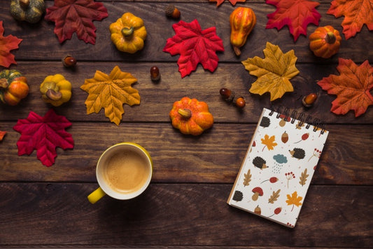 Free Notepad Mockup With Autumn Concept Psd