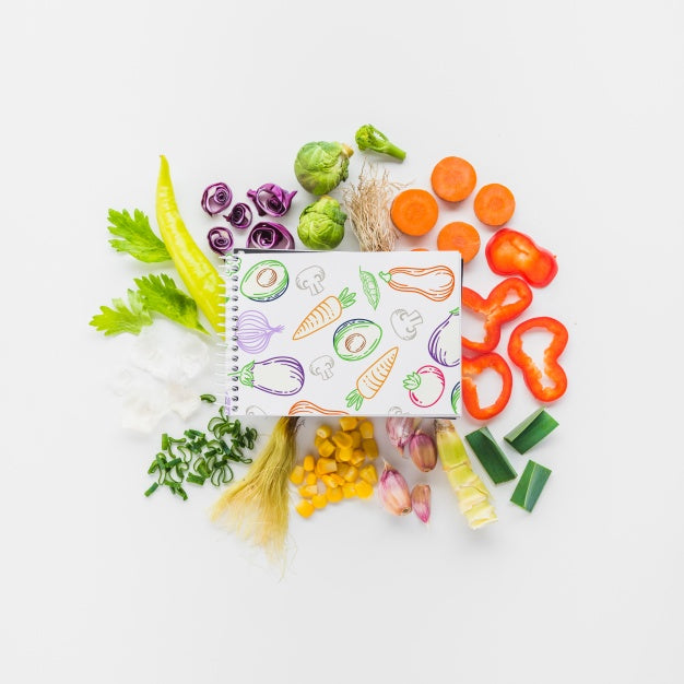 Free Notepad Mockup With Healthy Food Concept Psd
