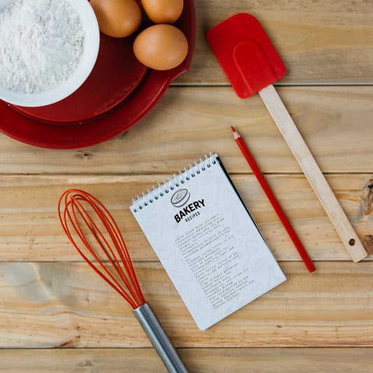 Free Notepad Mockup With Kitchen And Recipe Concept Psd