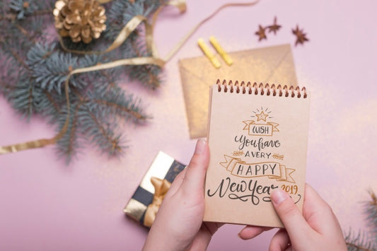 Free Notepad Mockup With New Year Concept Psd