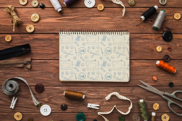 Free Notepad Mockup With Sewing Concept Psd