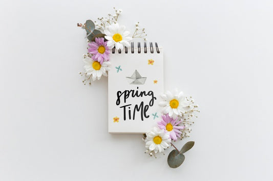 Free Notepad Mockup With Spring Flowers Psd