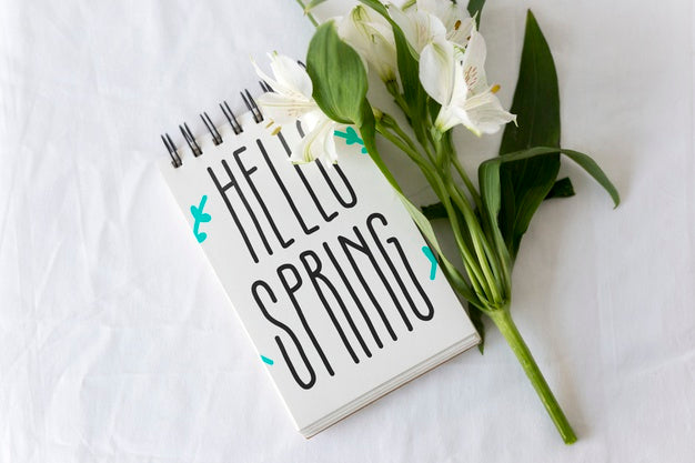 Free Notepad Mockup With Spring Flowers Psd