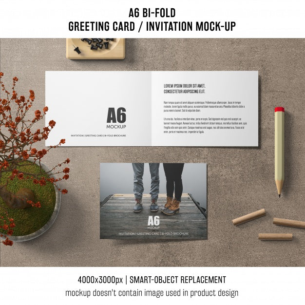 Free Open A6 Bi-Fold Invitation Card Mockup Psd
