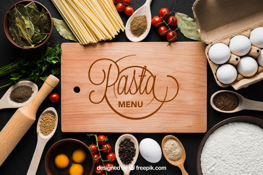 Free Pasta Mockup With Wooden Board Psd