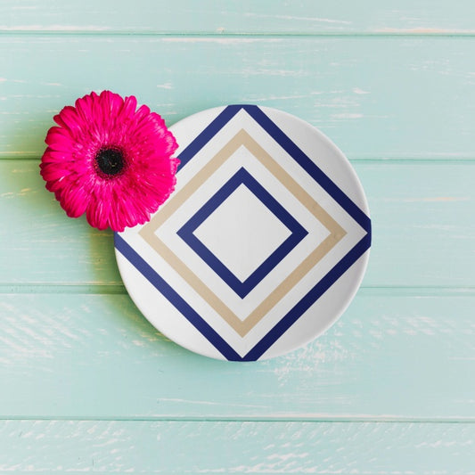 Free Plate Mockup With Pink Flower Psd