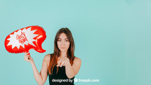 Free Pointing Woman With Speech Balloon Mockup Psd