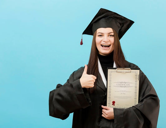 Free Portrait Of Young Student Proud Of Graduating Psd