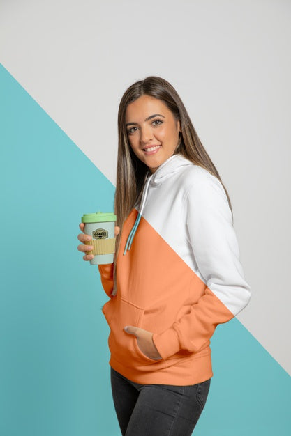 Free Side View Of Woman In Hoodie Holding Coffee Cup Psd