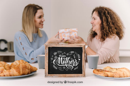 Free Slate Mockup For Mothers Day With Breakfast Psd