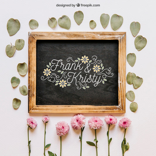 Free Slate Mockup With Flowers And Leaves Psd