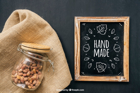 Free Slate Mockup With Nuts In Glass Psd