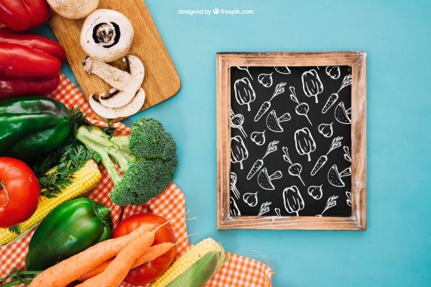 Free Slate Mockup With Vegetarian Food Psd