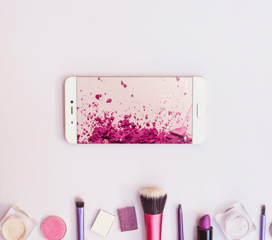 Free Smartphone Mockup With Beauty Concept Psd