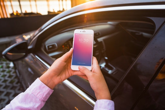 Free Smartphone Mockup With Car Concept Psd