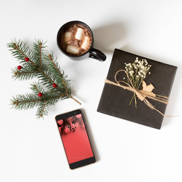 Free Smartphone Mockup With Christmas Composition Psd